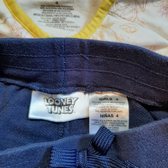 Looney Tunes 2 Piece Tweety Bird Flip Sequins T-Shirt and Shorts - Picture 6 of 8